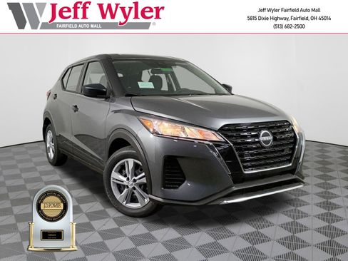 New 2025 Nissan Kicks Play S image 1