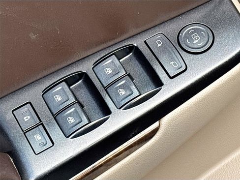 Used 2016 Chevrolet Suburban LS image 16