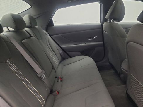Used 2022 Hyundai Elantra SEL w/ Convenience + Premium Package FWD image 19