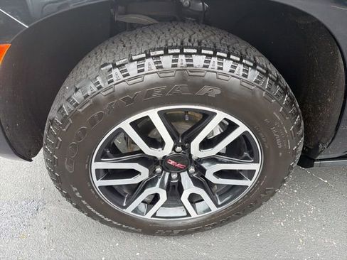 Used 2021 GMC Yukon AT4 w/ AT4 Premium Package AWD/4WD image 10