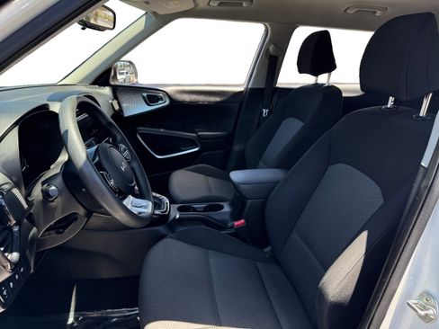 Used 2023 Kia Soul S FWD image 9