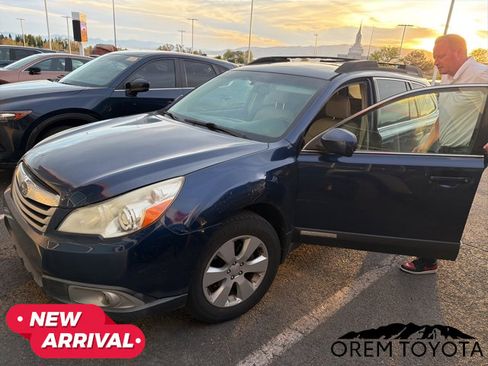 Used 2011 Subaru Outback 2.5i Premium image 2