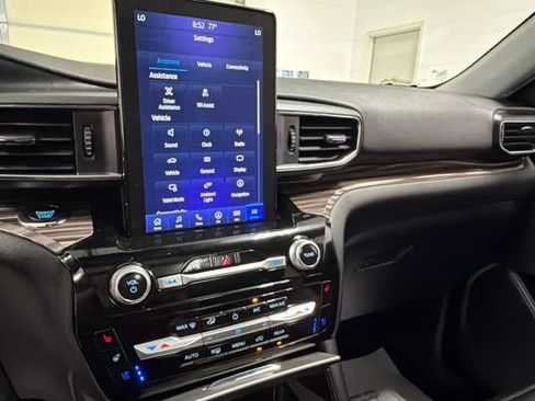 Used 2023 Ford Explorer Limited w/ Limited Technology Package AWD/4WD image 23