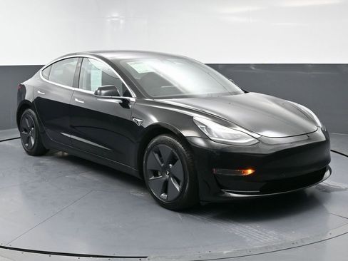 Used 2019 Tesla Model 3 Standard Range Plus image 2