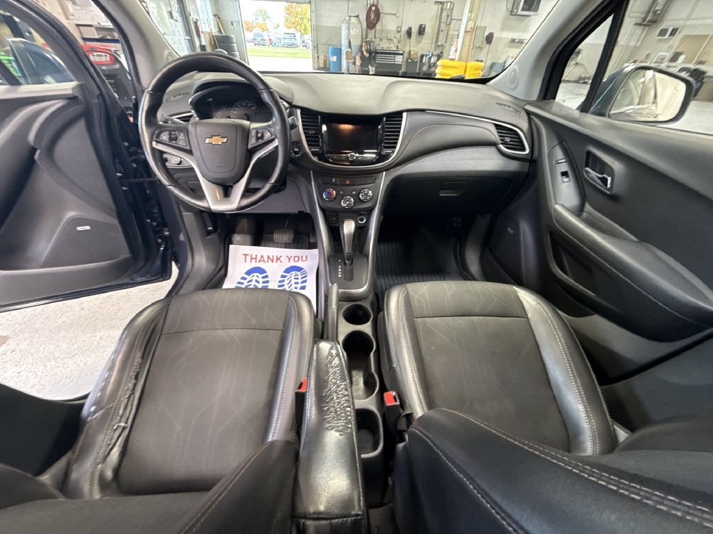 Used 2018 Chevrolet Trax LT w/ Sun & Sound Package FWD image 21