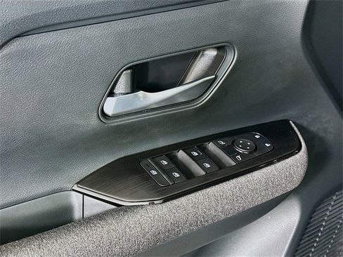 Used 2025 Nissan Kicks SV image 17