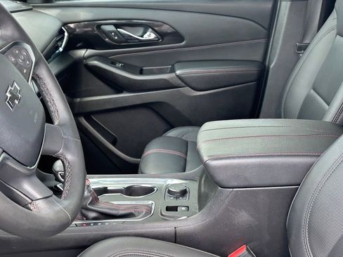 Used 2023 Chevrolet Traverse RS FWD image 9