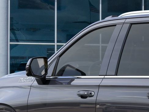 New 2026 Chevrolet Suburban High Country AWD/4WD image 12