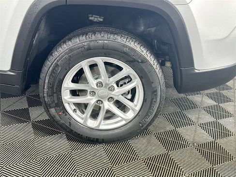 New 2025 Jeep Grand Cherokee Laredo X w/ Luxury Tech Group I image 17