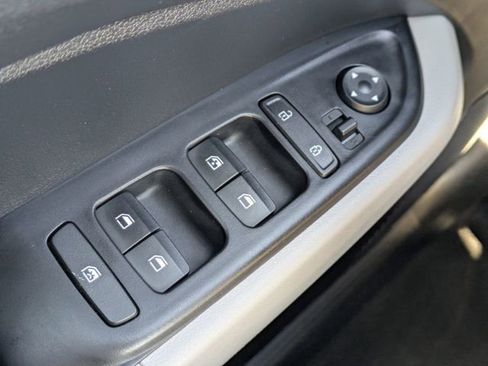 Used 2025 Hyundai Venue SEL FWD image 22