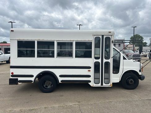Used 2001 Chevrolet Express 3500 image 6