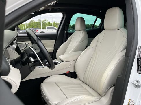 Used 2023 Maserati Grecale Modena AWD/4WD image 23