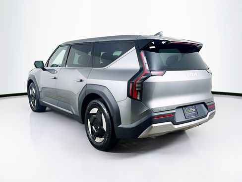 Used 2024 Kia EV9 Light RWD image 5