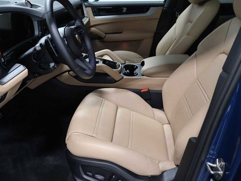 Certified 2026 Porsche Cayenne S AWD/4WD image 5