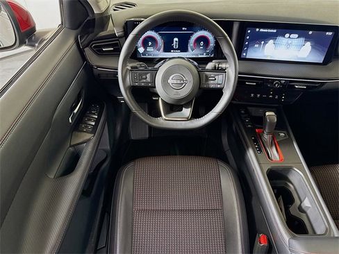 Used 2025 Nissan Kicks SR image 18