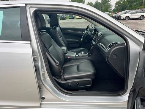 Used 2020 Chrysler 300 Touring L w/ Value Package AWD/4WD image 11