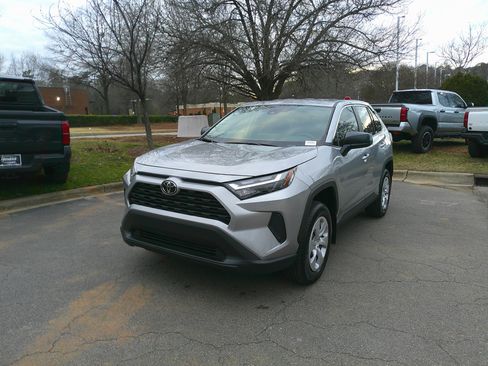 Used 2025 Toyota RAV4 LE image 6