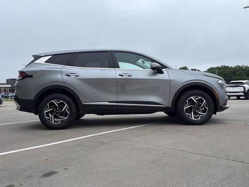 Used 2023 Kia Sportage LX AWD/4WD image 6