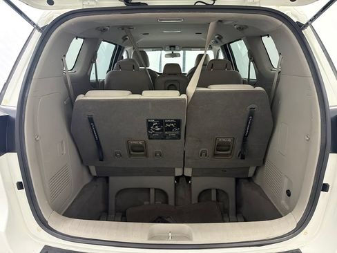 Used 2016 Kia Sedona LX w/ Option Group 020 FWD image 18