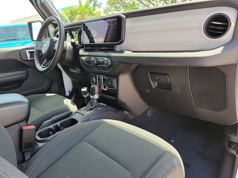 Used 2024 Jeep Wrangler Unlimited AWD/4WD image 11