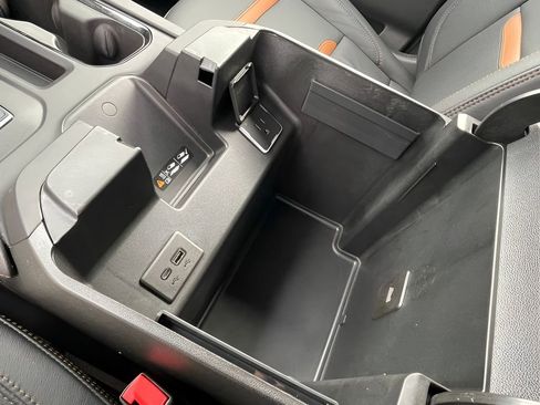 Used 2024 GMC Sierra 1500 AT4 w/ Technology Package image 30