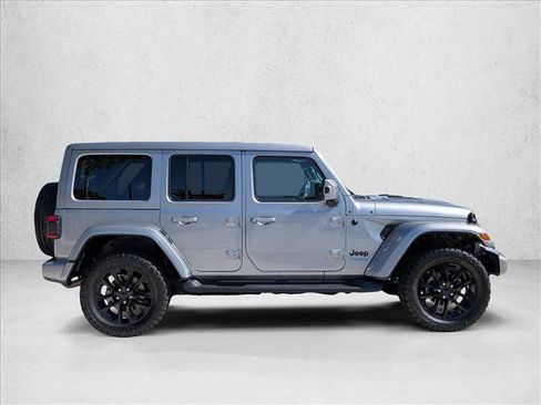 Used 2021 Jeep Wrangler Unlimited Sahara AWD/4WD image 4