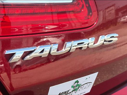 Used 2018 Ford Taurus Limited AWD/4WD image 25