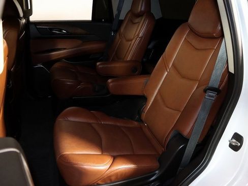 Used 2019 Cadillac Escalade Premium Luxury image 13