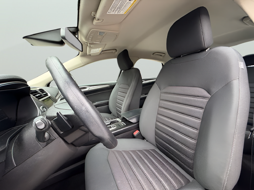 Used 2019 Ford Fusion SE FWD image 9