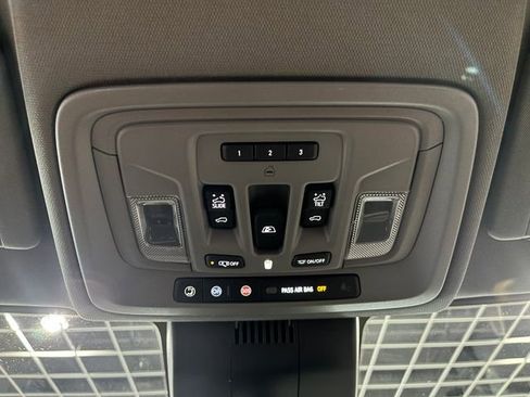 Used 2025 GMC Sierra 1500 Denali w/ Denali Reserve Package AWD/4WD image 24