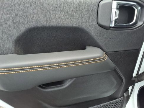 New 2025 Jeep Gladiator Sport image 9