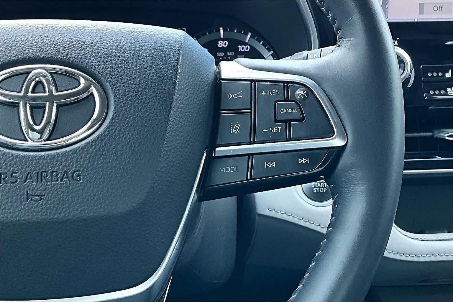 Used 2020 Toyota Highlander Limited FWD image 25