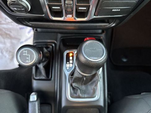 Used 2023 Jeep Gladiator Sport image 32