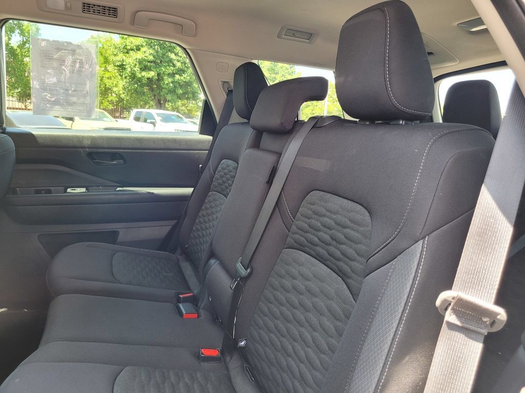 Used 2024 Nissan Pathfinder SV AWD/4WD image 15