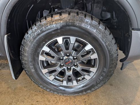 Used 2021 Nissan Titan PRO-4X w/ Pro-4x Convenience Package image 9