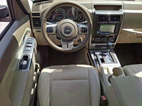 Used 2011 Jeep Liberty Limited w/ Tire & Wheel Group AWD/4WD image 13