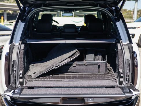 New 2026 Land Rover Range Rover Long Wheelbase SE image 29