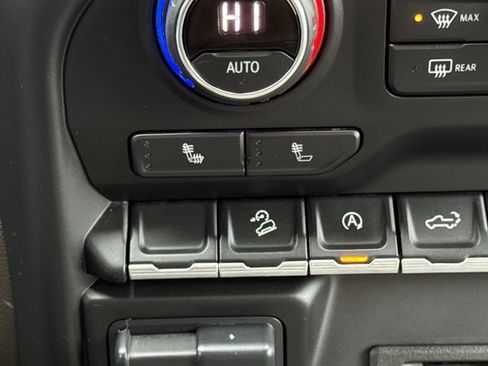 Used 2020 Chevrolet Silverado 1500 LTZ image 19