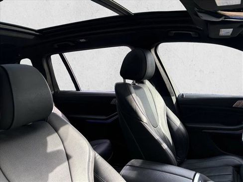Used 2022 BMW X7 xDrive40i w/ M Sport Package image 25