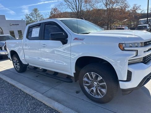 Used 2021 Chevrolet Silverado 1500 RST image 2