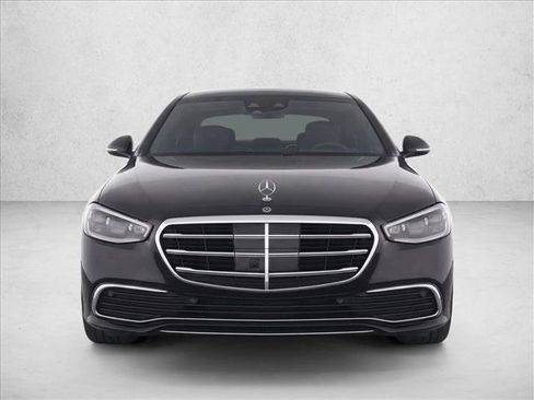 Used 2022 Mercedes-Benz S 580 4MATIC Sedan image 2