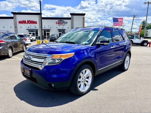 Used 2015 Ford Explorer XLT w/ Equipment Group 202A AWD/4WD image 2