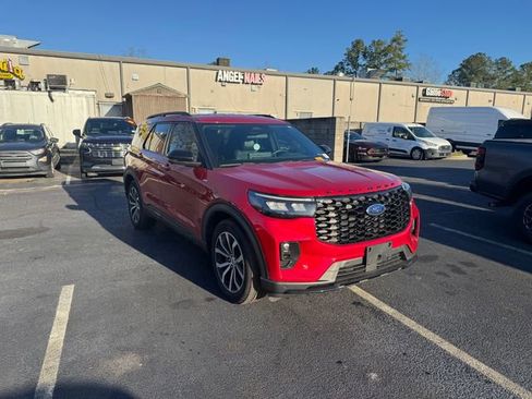 Used 2025 Ford Explorer ST-Line image 2