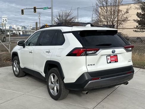 Used 2019 Toyota RAV4 Limited image 5