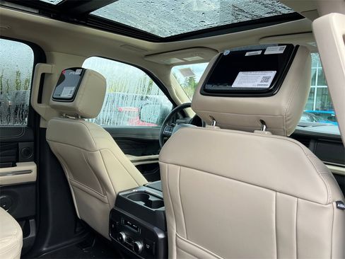New 2024 Ford Expedition Max Platinum image 8