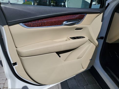 Used 2018 Cadillac XT5 Luxury w/ Driver Awareness Package image 19