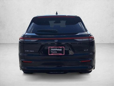 Used 2025 Toyota Crown Signia XLE image 7