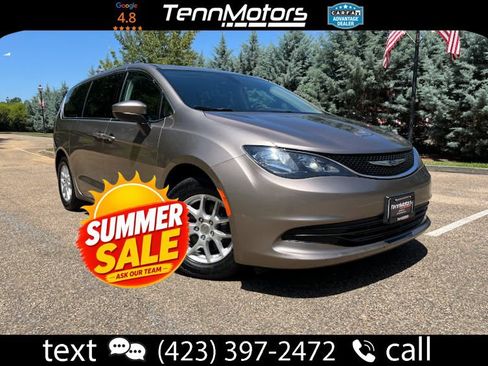 Used 2017 Chrysler Pacifica Touring FWD image 1