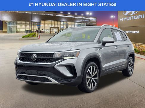 Used 2024 Volkswagen Taos SE FWD image 2