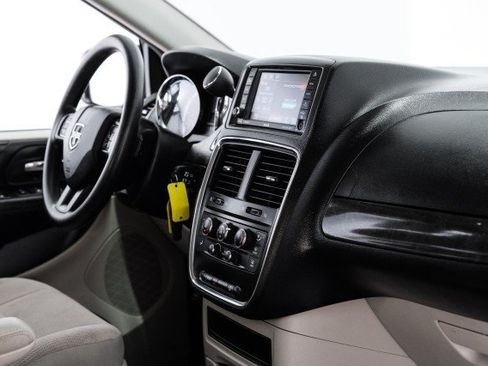 Used 2018 Dodge Grand Caravan SE w/ UConnect Hands-Free Group FWD image 20